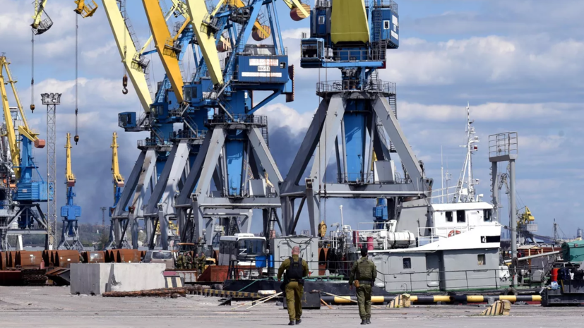 Хуснуллин: свыше 30 тысяч т стройматериалов уже доставлены в порт Мариуполя