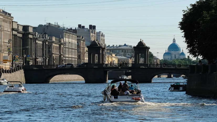 В Петербурге начали проверку по факту возгорания прогулочного катера на реке Мойке