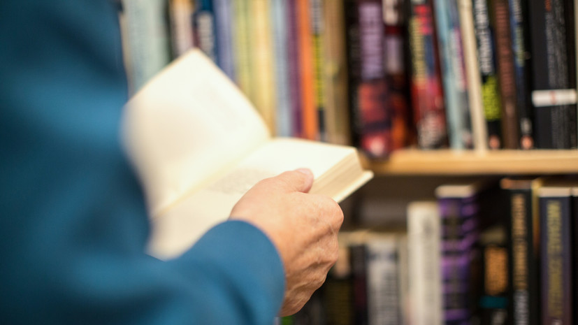 Times: в Британии из школьной программы убирают недостаточно толерантные книги
