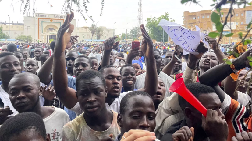 В Нигерии прошла демонстрация против возможной агрессии в отношении Нигера