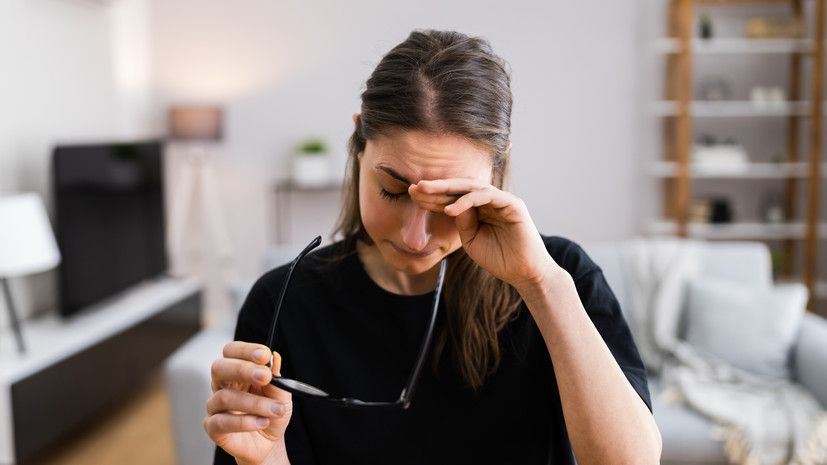 Врач Денисюк рекомендовала делать массаж глаз, чтобы они меньше уставали