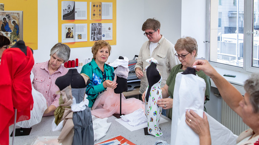 В Москве прошёл модный показ участников «Московского долголетия»