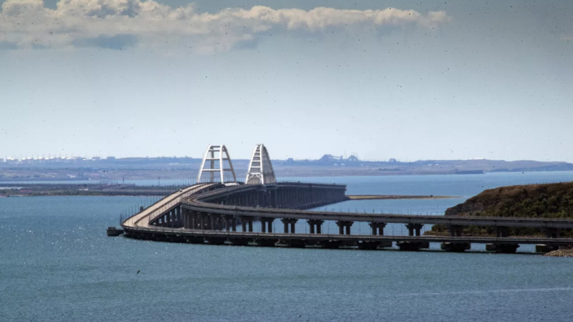 Более 100 автомобилей стоит в очереди на проезд по Крымскому мосту