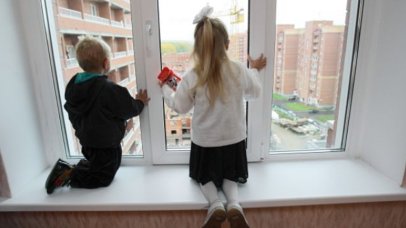 Два случая падения детей из окон произошло в Ленобласти за сутки