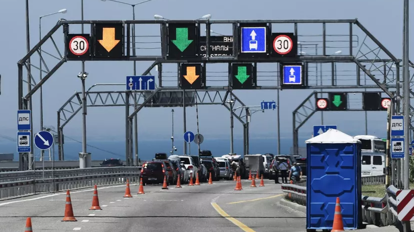 По Крымскому мосту в направлении Керчи возобновили движение