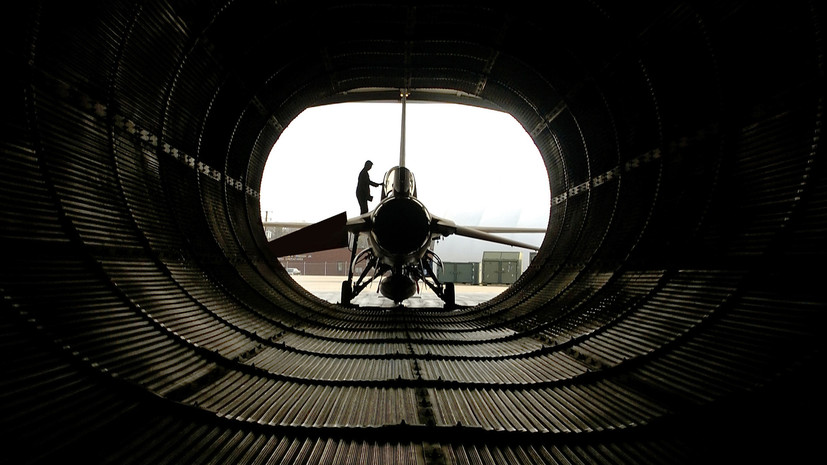NL Times: обучение первых пилотов ВСУ на F-16 завершится не ранее лета 2024 года