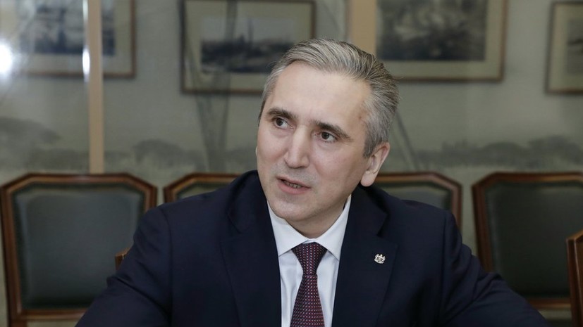 Губернатор Моор вручил трём жителям Тюменской области знаки почёта