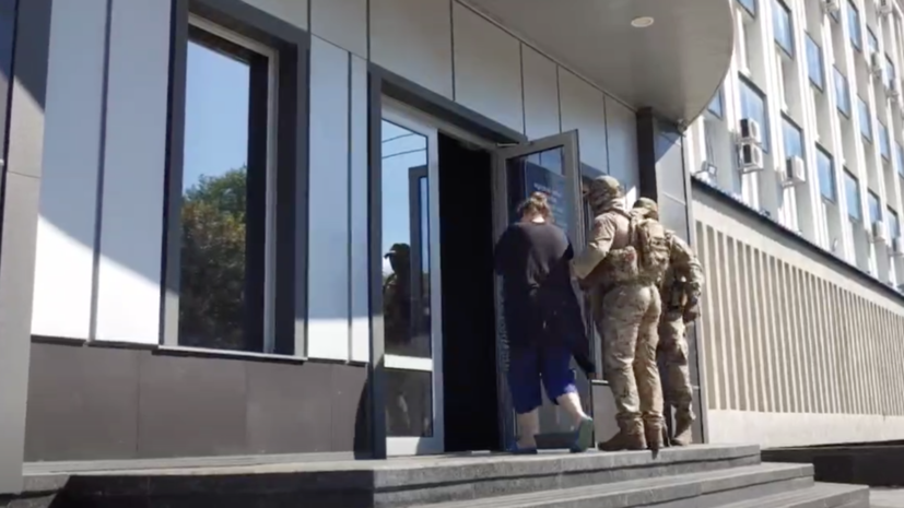 Содействовала украинским вооружённым формированиям: в ЛНР задержали передававшую на Украину данные о ВС РФ женщину