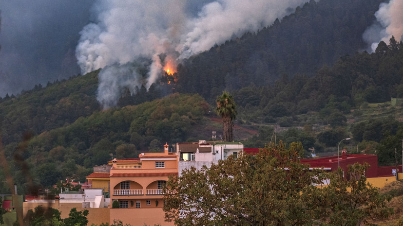 С испанского острова Тенерифе эвакуировали около 26 тысяч человек из-за пожаров