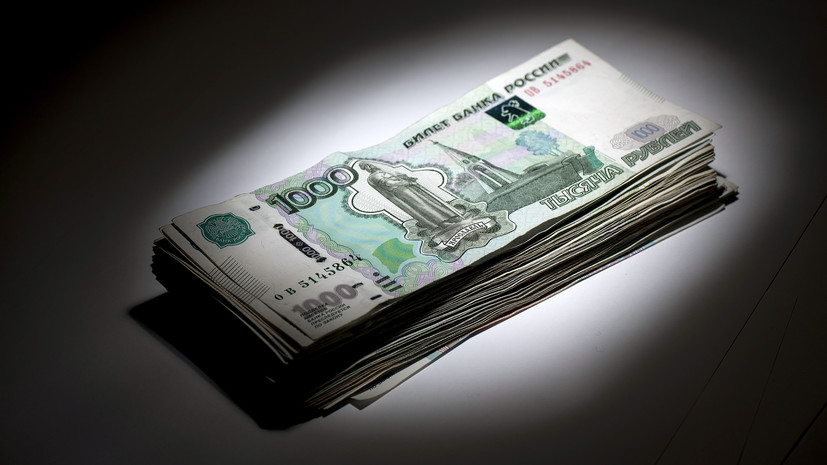 «Вера в устойчивость национальной валюты»: россияне стали чаще хранить накопления в рублях