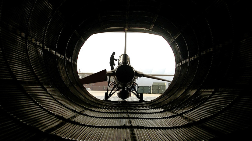 Бербок назвала передачу самолётов F-16 ВСУ «хорошим днём» для Украины и ЕС
