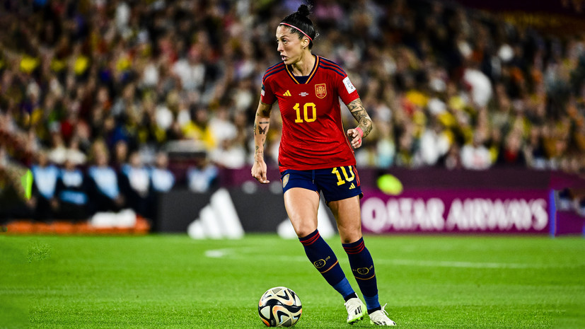 Эрмосо призвала принять меры против главы RFEF Рубиалеса после поцелуя