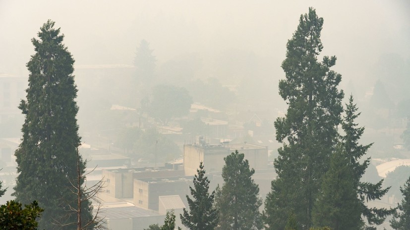 Из-за лесного пожара сотням жителей штата Орегон приказано эвакуироваться