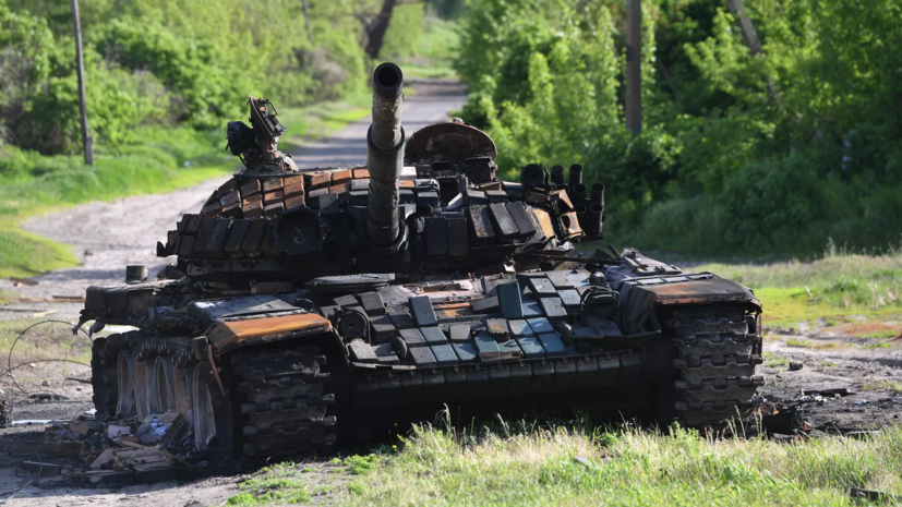Военная хроника опубликовала видео с подбитым танком ВСУ около Работина