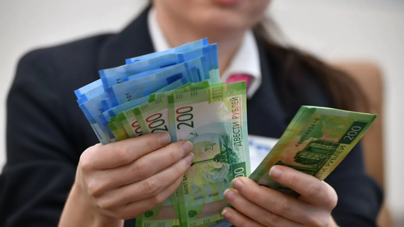 Специалист Данина: более 40% компаний пересмотрели зарплаты в течение первого полугодия