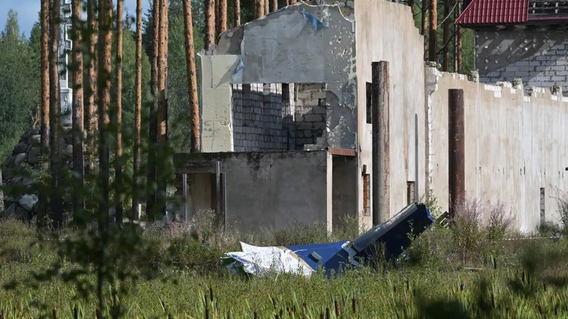 RT опубликовал видео очевидцев падения самолёта в Тверской области