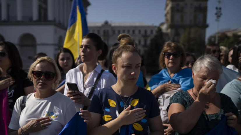 Родственники попавших в плен в Мариуполе бойцов ВСУ провели митинг в Киеве