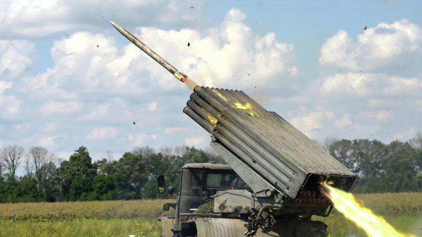ВС России поразили воинский эшелон ВСУ с артиллерийскими боеприпасами в ДНР