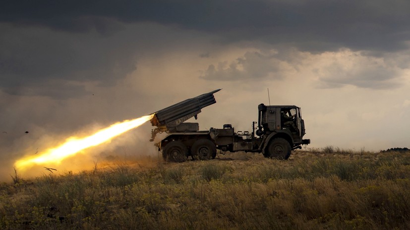 На станции разгрузки: в Минобороны РФ сообщили о ракетном ударе по эшелону ВСУ с артиллерийскими боеприпасами в Донбассе
