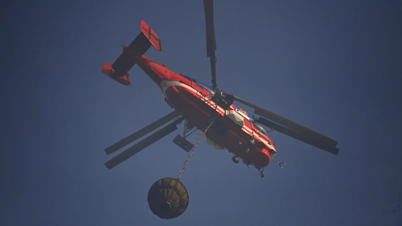 К тушению природного пожара в Геленджике привлекли вертолёт Ми-8