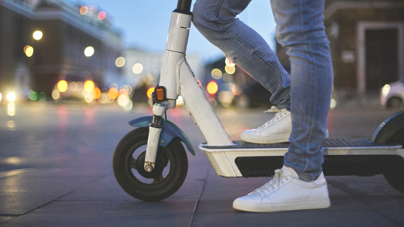 В Петербурге школьница на электросамокате сбила пятилетнего мальчика