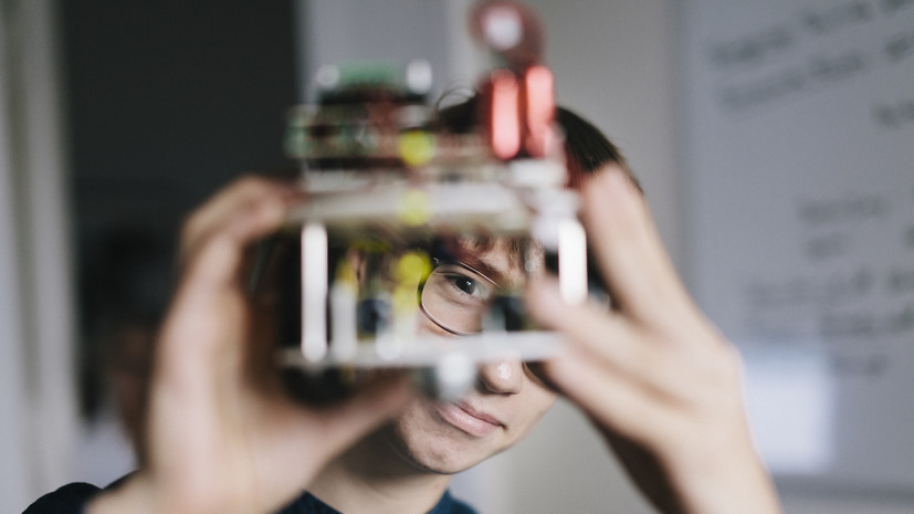 Офтальмолог Смирницкая посоветовала ограничить зрительные нагрузки для школьников