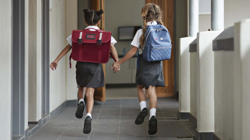 Педиатр Кашкина посоветовала подбирать правильный размер рюкзака для школьника