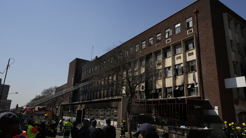 Число жертв пожара в доме в ЮАР возросло до 73