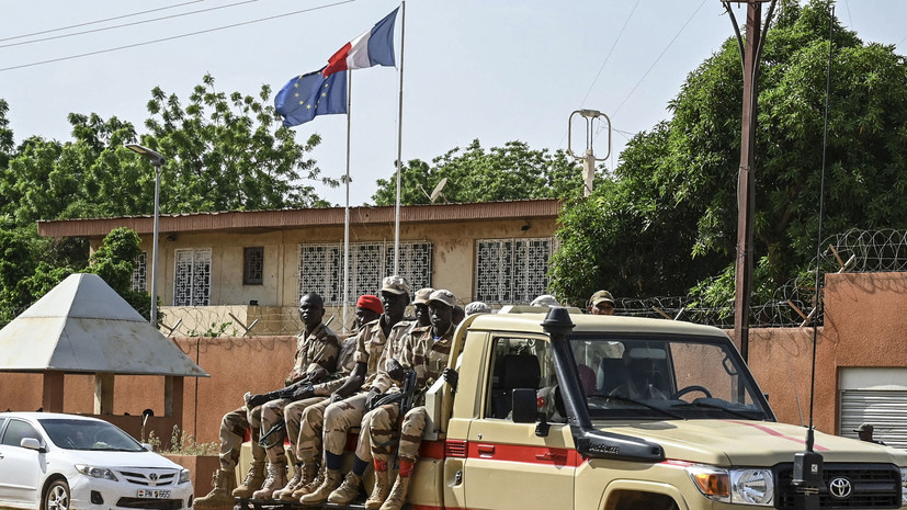 Посла Франции в Нигере лишили дипломатической неприкосновенности