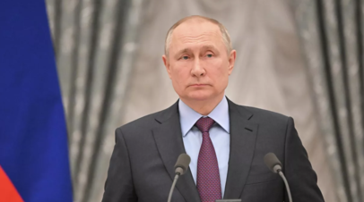 Путин по итогам ПМЭФ поручил сохранить выплаты на детей при увеличении доходов
