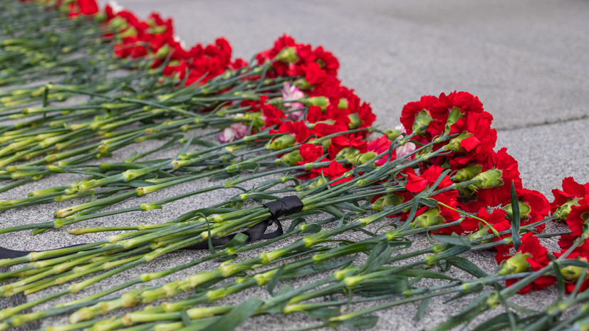 К посольству в Молдавии принесли цветы в память о жертвах трагедии в Беслане