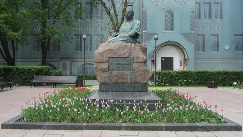 В Москве отреставрируют памятник хирургу Вишневскому