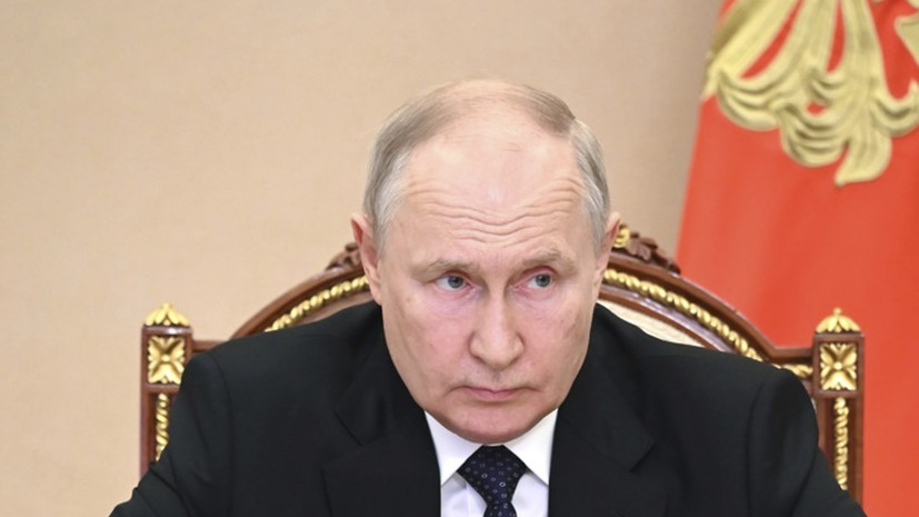 Путин поручил рассмотреть учреждение в России премий за научные открытия
