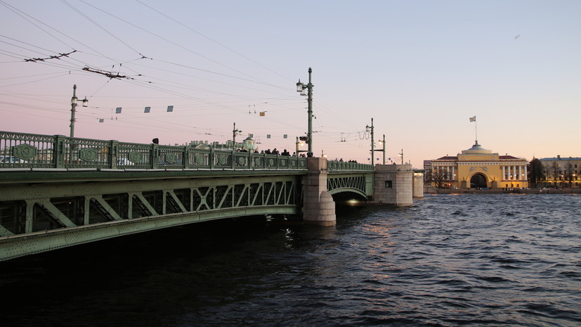 В Петербурге Дворцовый мост разведут под музыку военных лет 8—10 сентября