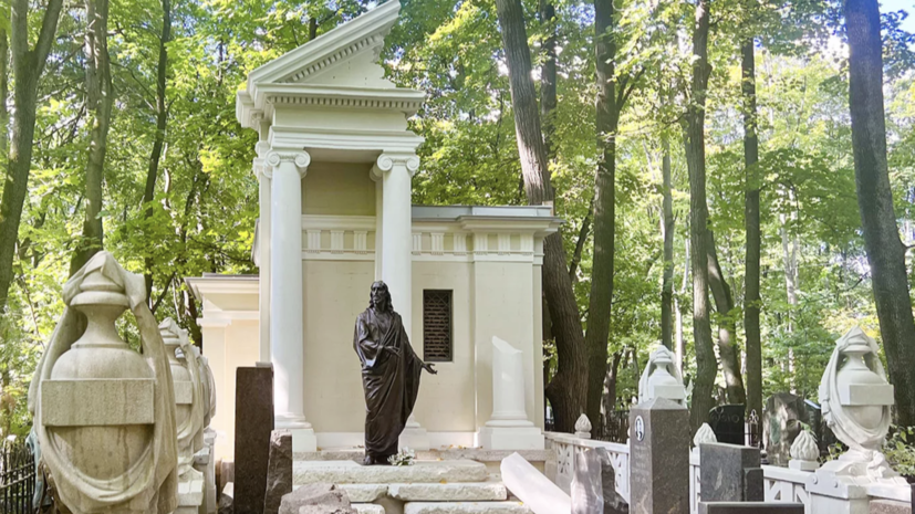 На Введенском кладбище в Москве отреставрировали усыпальницу семейства Кноп