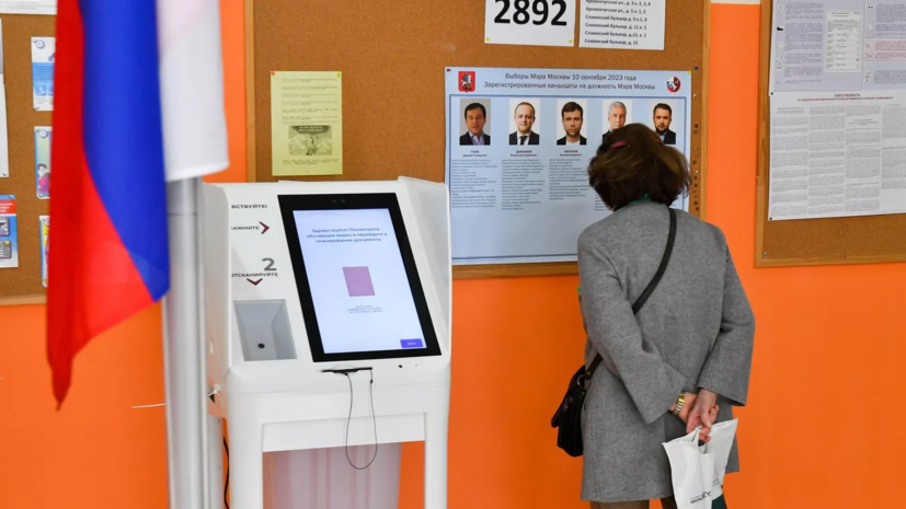 Денис Проценко отметил удобство системы электронного голосования в Москве