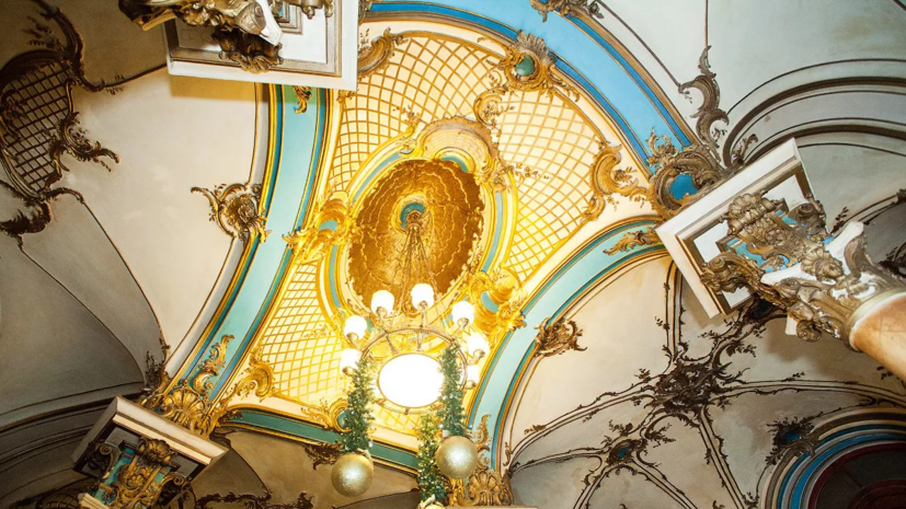 В Москве открыли для экскурсий два зала Сандуновских бань