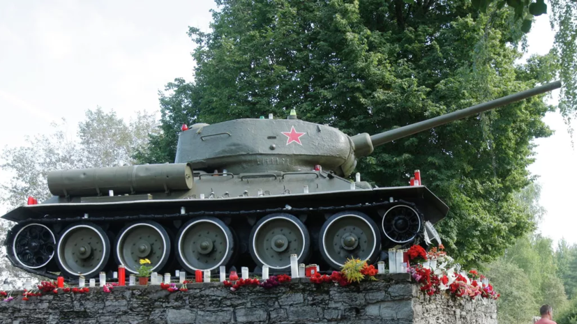 В Молдавии вандалы осквернили танк-памятник ИС-3 в городе Корнешты