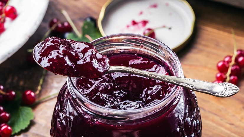 Диетолог Бережная назвала домашнее варенье полезнее магазинного