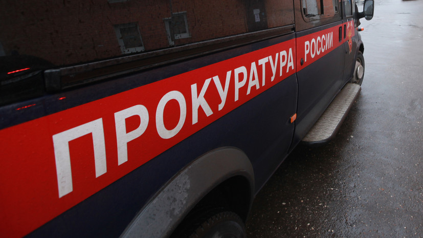 В Омской области женщина и трое детей захлебнулись в съехавшей в кювет машине