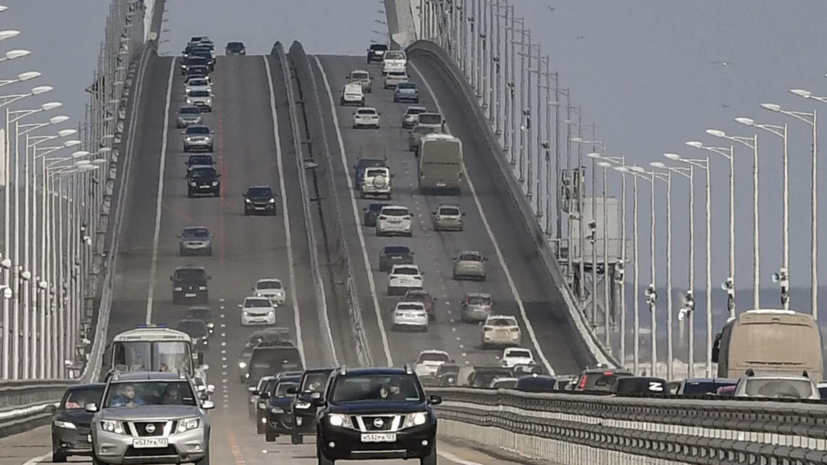 Более 1100 автомобилей стоят в очереди на проезд по Крымскому мосту
