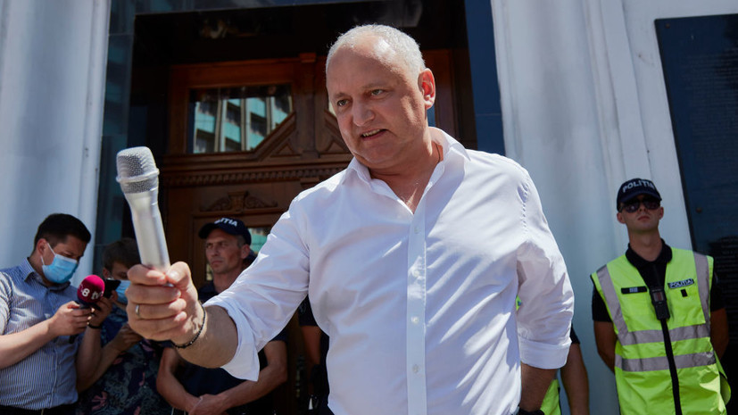 Суд в Молдавии снял запрет на выезд бывшего президента Додона из страны