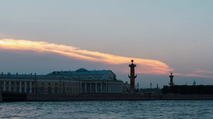 На Дворцовой набережной в Петербурге установлен запрет на катание на самокатах