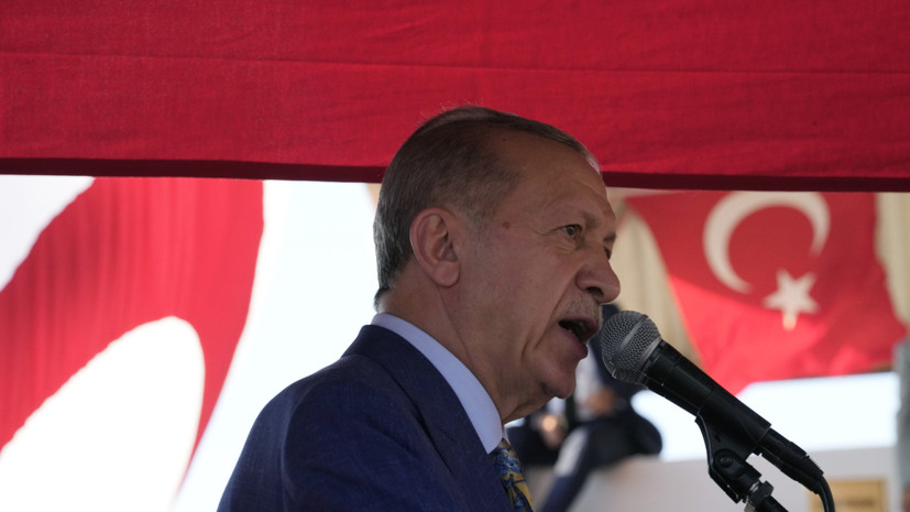 Эрдоган предложил России, Азербайджану и Армении провести встречу по Карабаху