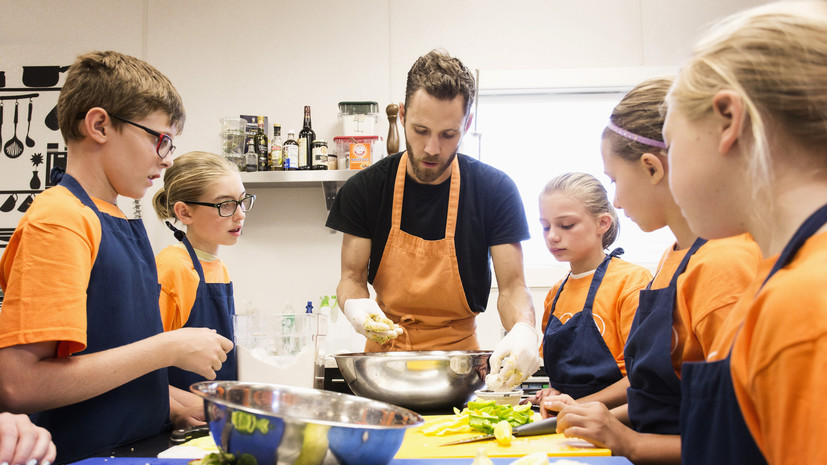 Французский министр из-за инфляции призвала учить школьников готовке