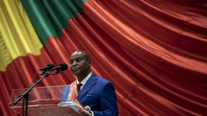 Глава ЦАР отказал потребовавшему вывести инструкторов России из страны Макрону