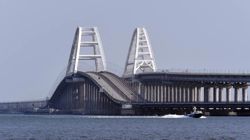 Движение автотранспорта по Крымскому мосту временно перекрыто