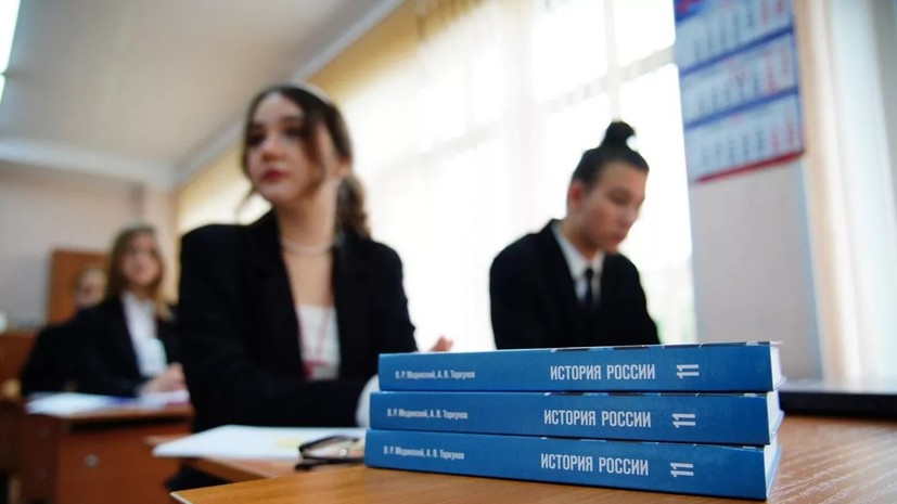 Более 755 тысяч новых учебников истории поставлены во все регионы России