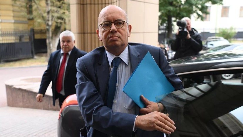 Посла Франции вызвали в МИД России из-за отказа пустить СМИ на речь Макрона