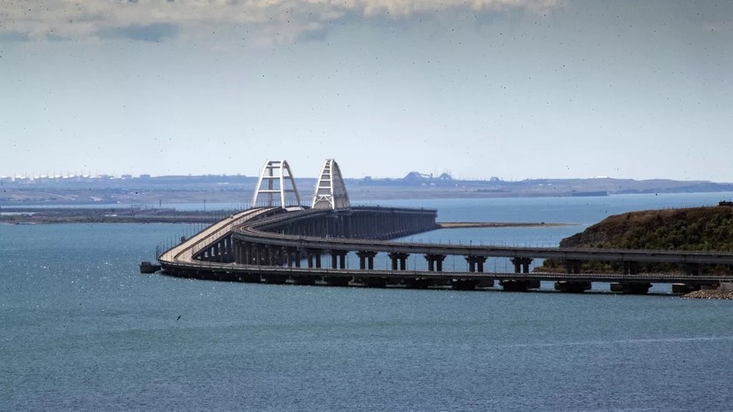 Движение автомобилей по Крымскому мосту временно перекрыли